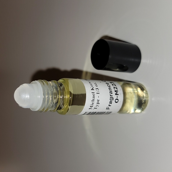 Michael Kors (W) Type Body Oil - 1/3 oz. - Picture 2 of 2